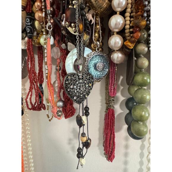 Over 6 Lbs Vintage And Costume Necklaces Multi Color Beaded Statement Lot - Picture 4 of 11